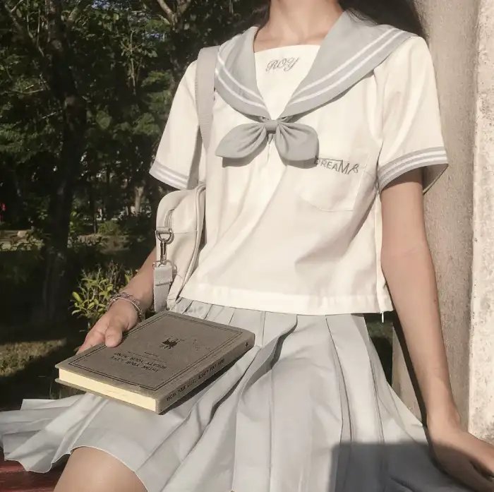 暗红